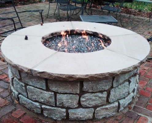 Elevated stone firepit